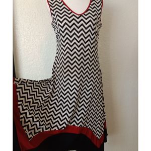 LUX II Hankerchief Style V-Neck Black/White/Red Dress Size 6
